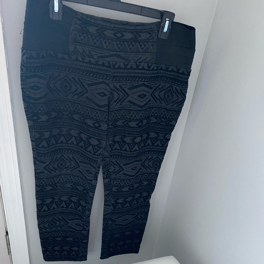 One5one — Dark gray and black velvety pattern legging with elastic waist bands